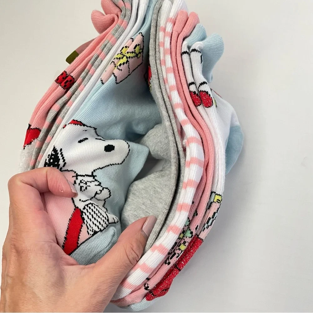 Peanuts Snoopy Women’s Capris Christmas Socks Set of 8 pairs Shoe Sz 4-10 NWT